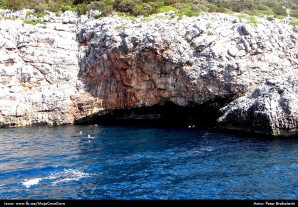 Plava špilja na Luštici