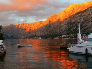 Zalazak u naselju Muo (Kotor, Boka Kotorska)